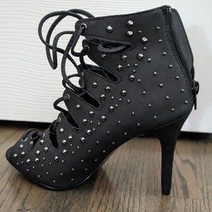 NWT Black heels with studs